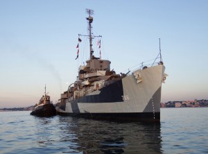 8 by 8-Inch 3dRose ft_16088_1 World War II American Battleship on The Hudson River New York City-Framed Tile 