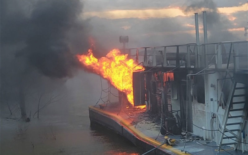 Crew escapes after engine rod failure leads to towboat fire