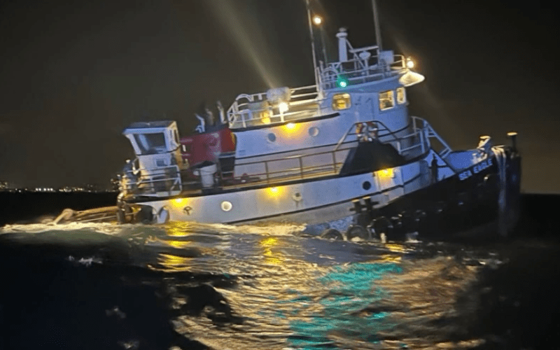 Four rescued after tug takes on water, grounds near Fort Lauderdale