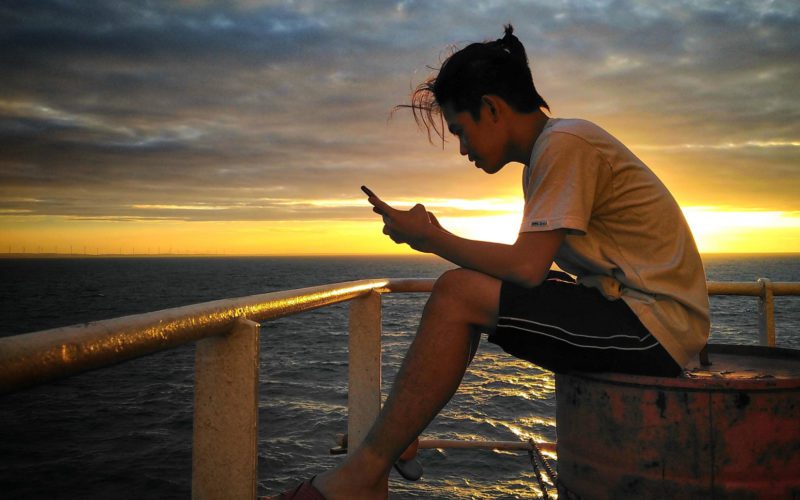 Seafarers win right to mandatory internet access