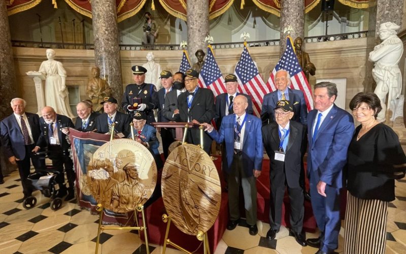 World War II merchant mariners receive Congressional Gold Medal