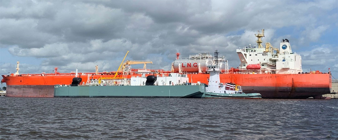 The Polaris ATB pulls alongside the Singapore-flagged Eagle Brasilia in Jacksonville to deliver liquefied natural gas fuel.