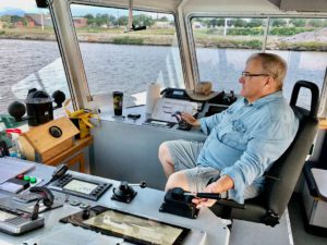 Capt. Rick Smith steers Illinois’ sister tug Ohio down the Maumee River near Toledo in 2020. 