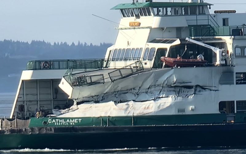 Seattle ferry hits mooring dolphin, suffers significant damage