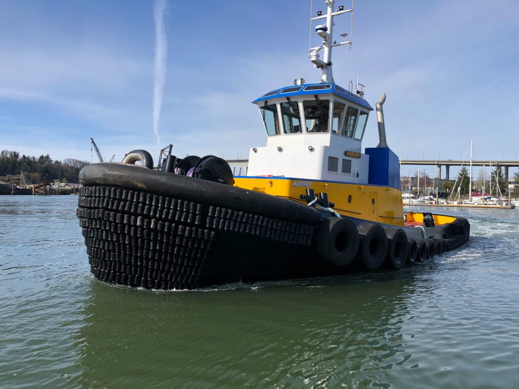 Western Towboat’s harbor tug Mariner has a combination of cylindrical fendering and Schuyler Cos. double-loop fendering on the bow.
