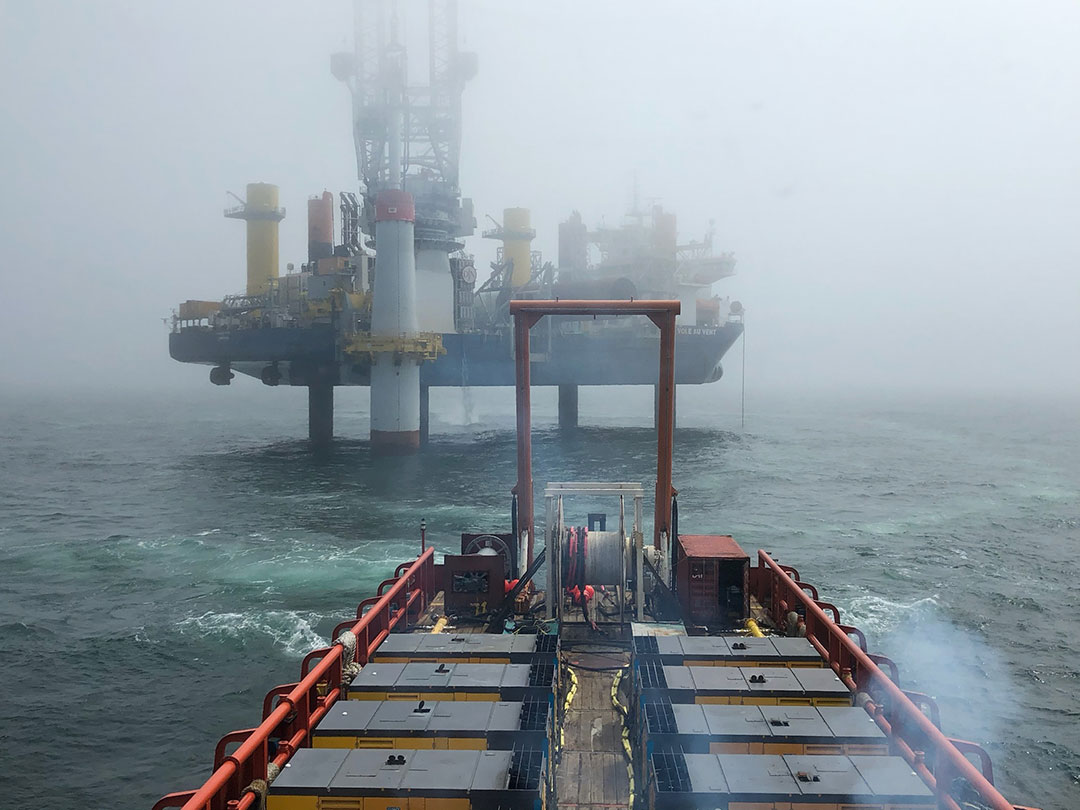 Compressors on Commander’s aft deck pump air to create a double-bubble curtain system surrounding a jack-up platform. The bubbles dampen the sounds of driving the offshore wind tower into the seabed.