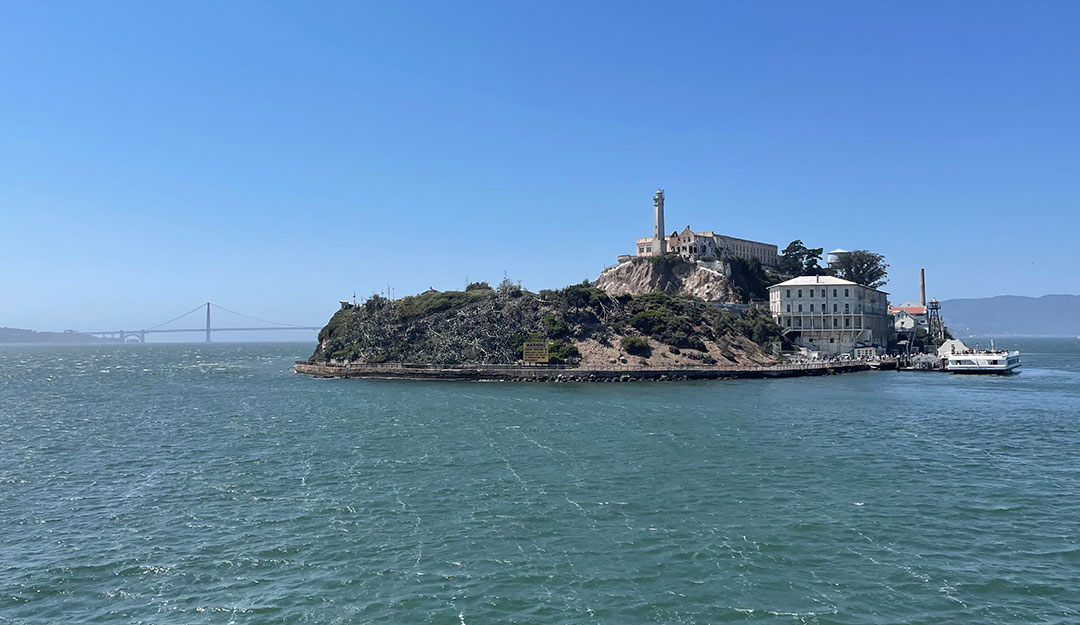 Alcatraz Isla is a highlight of tours around San Francisco Bay. 