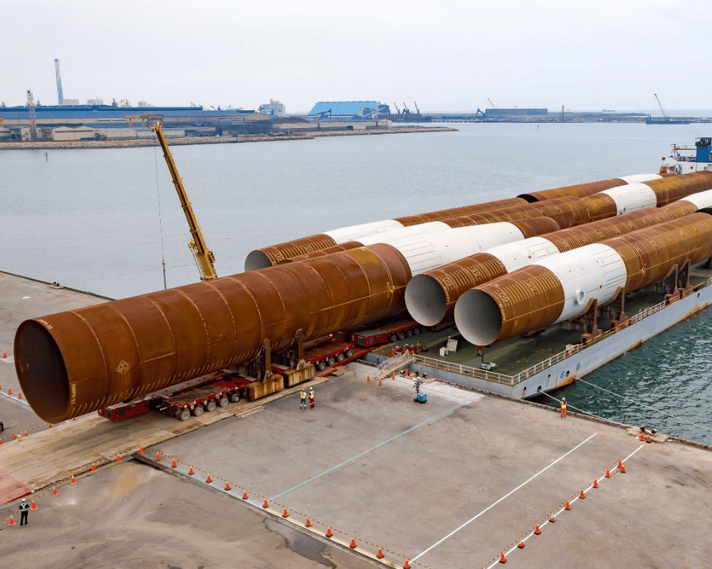 Mammoet’s contracts call for the company to provide a variety of heavy-lift services including the delivery of 200-foot-plus wind turbine towers.