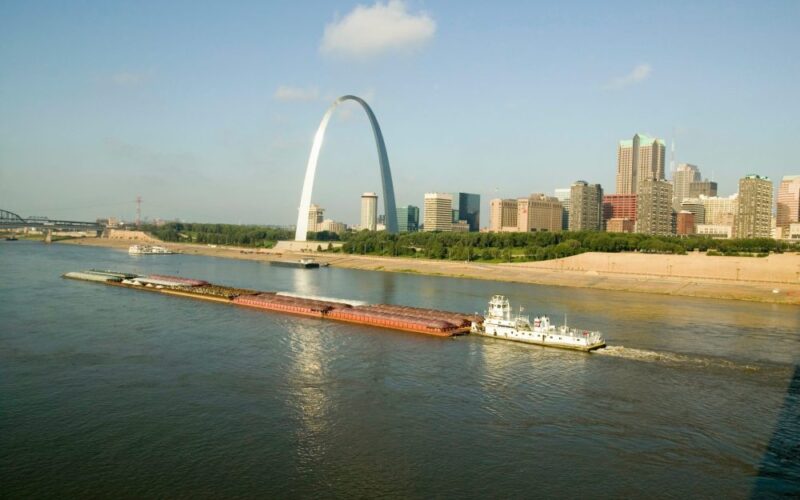 Low water again threatening Midwest barge traffic