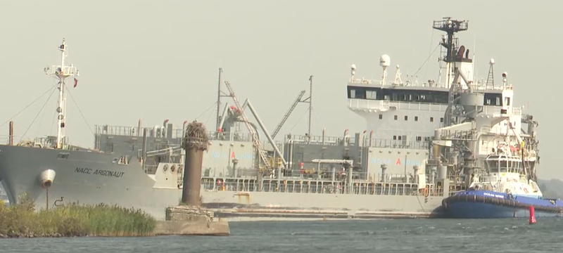 Freighter freed two days after grounding in St. Lawrence Seaway