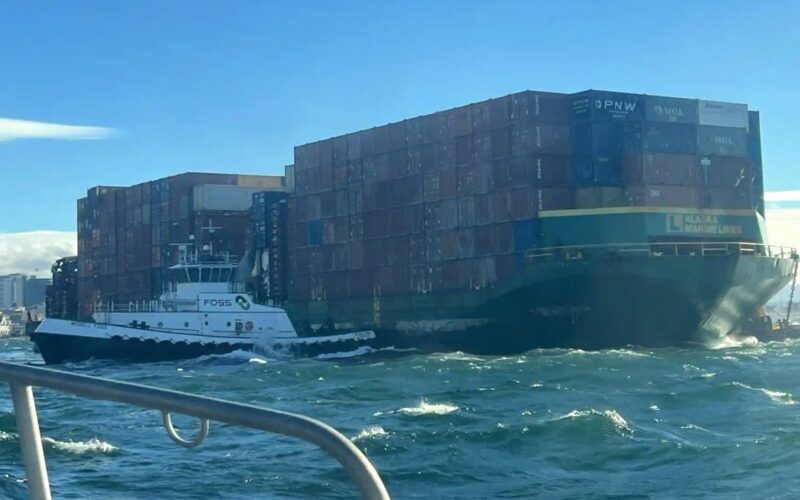 Container barge breaks free, hits pier on Seattle waterfront