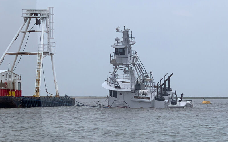 Strong enough: Coast Guardsman frees trapped tug duo