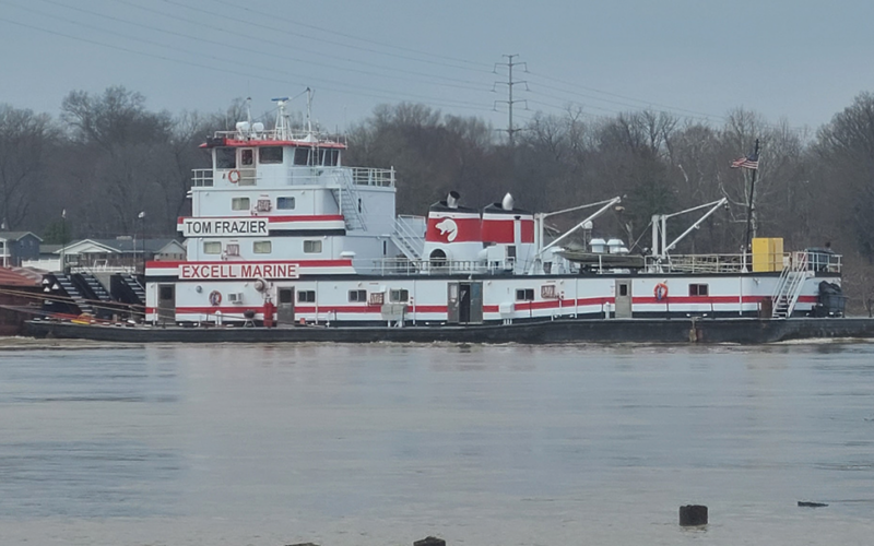 Ohio River towboat narrowly escapes sinking