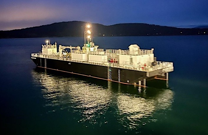 Dakota Creek delivers oil spill response barge for Alaska