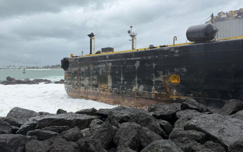 Fuel barge runs aground at entrance to San Juan Harbor
