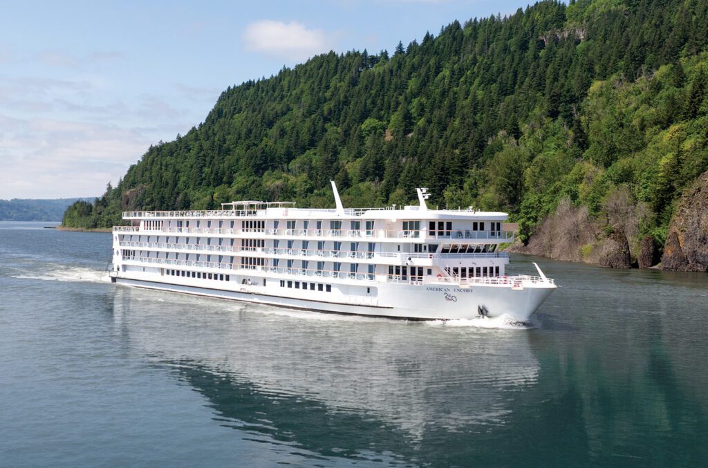 American Cruise Lines christens new riverboat in Idaho