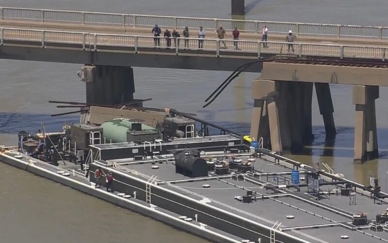 Unexpected current led to Galveston barge breakaway, oil spill