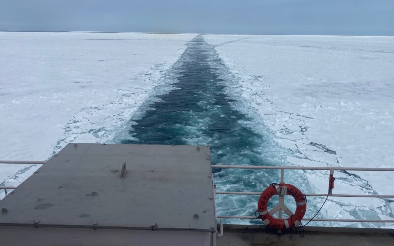 U.S. Great Lakes shipping lost 82 days due to ice delays, trade group says