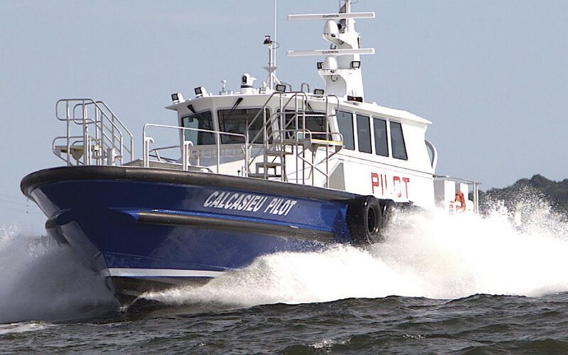 Lake Charles Pilots take delivery of new Gladding-Hearn boat